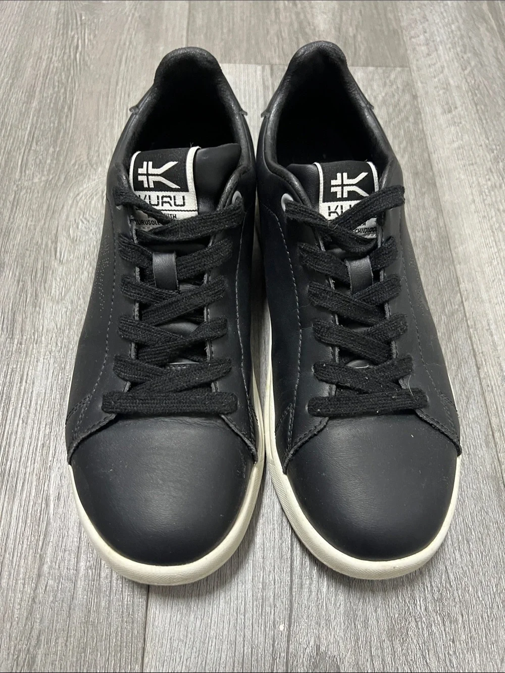 KURU Roam woman’s sneakers in black leather / size 8